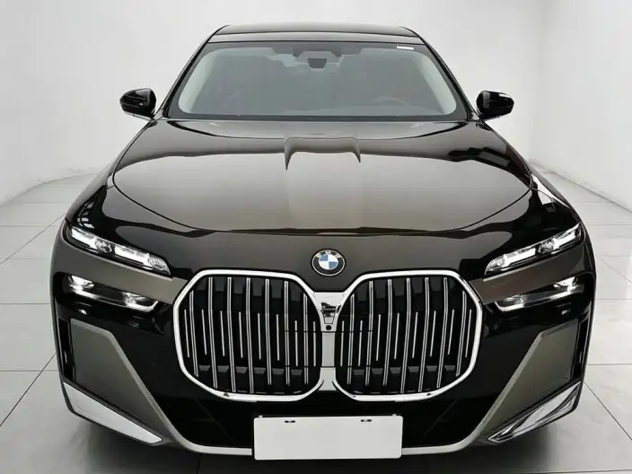 BMW 7 Series 2026 Model 740Li Leading Model M Sports Set – фото 2