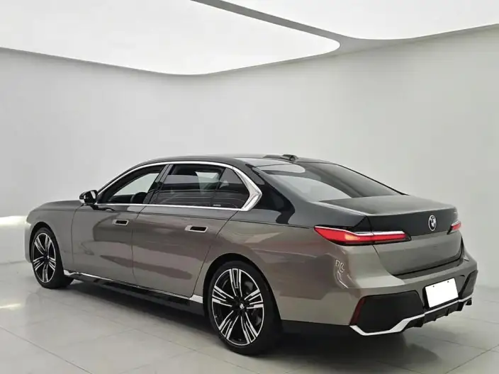 BMW 7 Series 2026 Model 740Li Leading Model M Sports Set – фото 5
