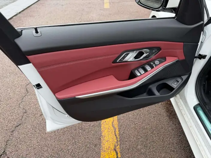 BMW 3 Series 2026 Model 325i M Sports Set – фото 6