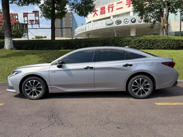 Toyota Avalon 2023 Model Intelligent Hybrid 2.5L E-CVT Deluxe Edition – фото 3