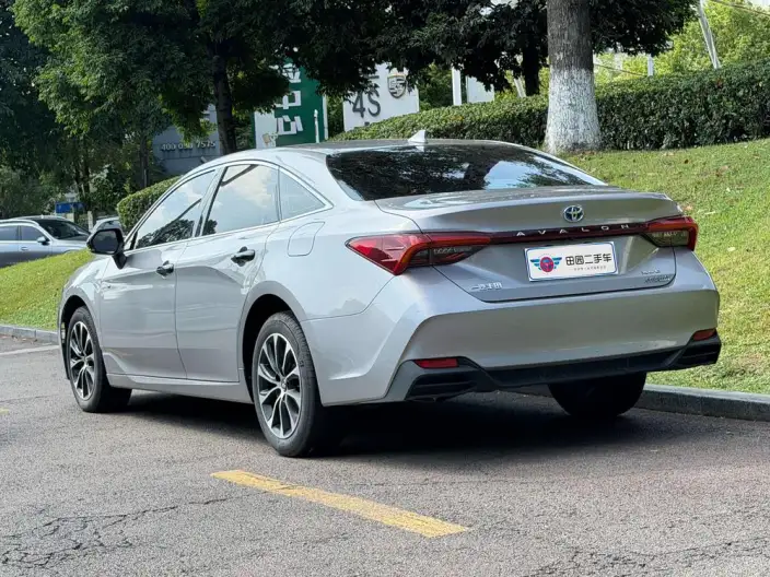 Toyota Avalon 2023 Model Intelligent Hybrid 2.5L E-CVT Deluxe Edition – фото 4