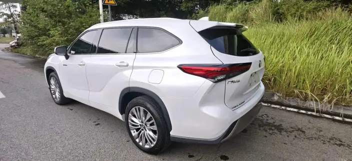 Toyota Highlander 2023 Model Hybrid 2.5L 4WD Deluxe Edition 7 seat – фото 4