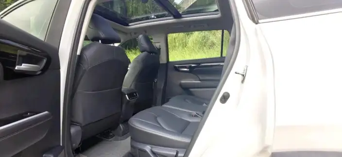 Toyota Highlander 2023 Model Hybrid 2.5L 4WD Deluxe Edition 7 seat – фото 9