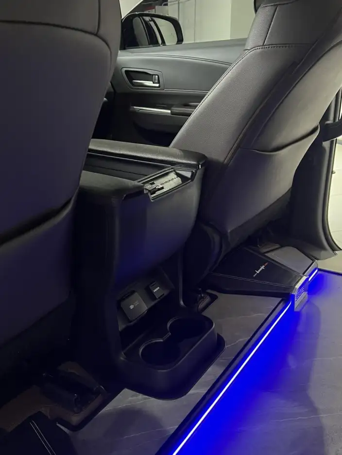 Toyota Sienna 2021 Model 2.5L Hybrid Platinum edition – фото 7