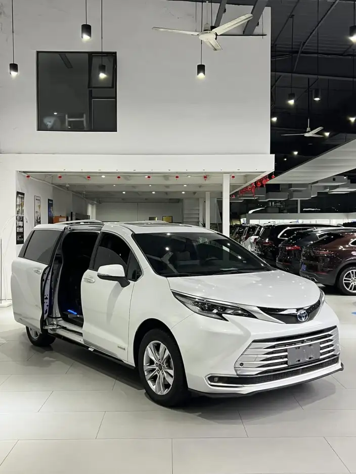Toyota Sienna 2021 Model 2.5L Hybrid Platinum edition – фото 9
