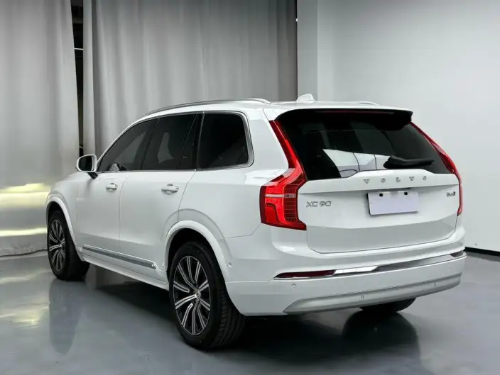 Volvo XC90 2023 Model B6 Smart Elegance Deluxe Edition 7 seat