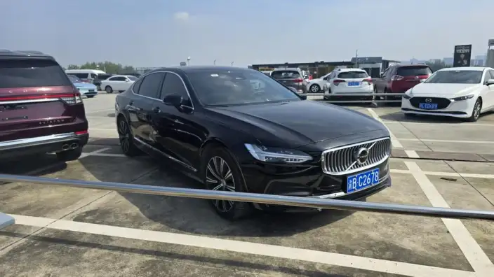 Volvo S90 2023 Model B5 Smart Range Deluxe Edition