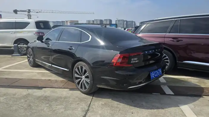 Volvo S90 2023 Model B5 Smart Range Deluxe Edition