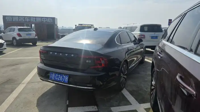 Volvo S90 2023 Model B5 Smart Range Deluxe Edition
