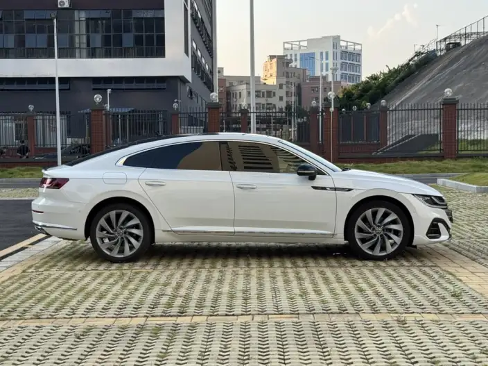 Volkswagen CC 2023 Model 380TSI Eye-catching version – фото 8