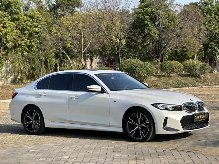 BMW 3 Series 2025 Model 325i M Sports Set – фото 3