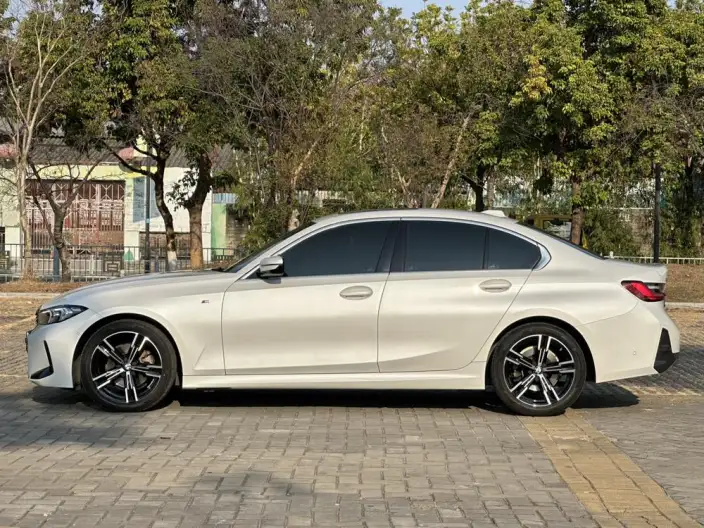 BMW 3 Series 2025 Model 325i M Sports Set – фото 4