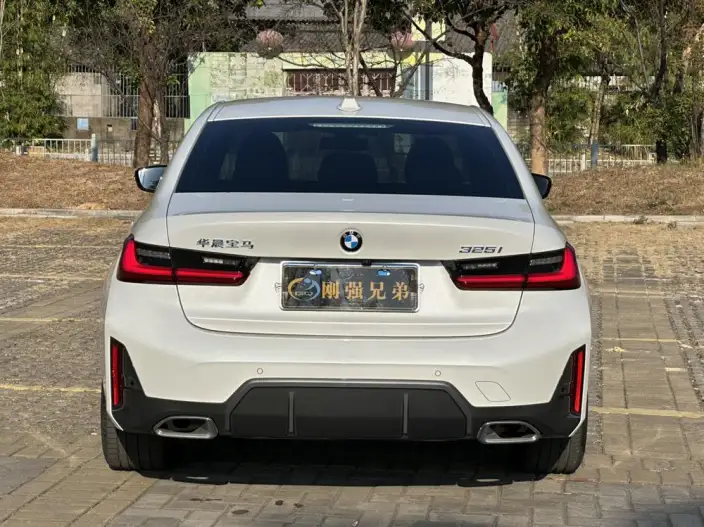 BMW 3 Series 2025 Model 325i M Sports Set – фото 6