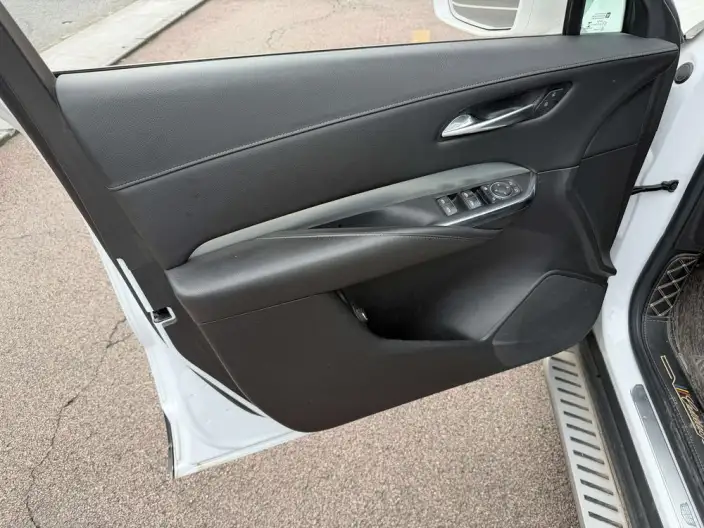Cadillac XT4 2023 Model 28T 2WD Luxury Model – фото 5