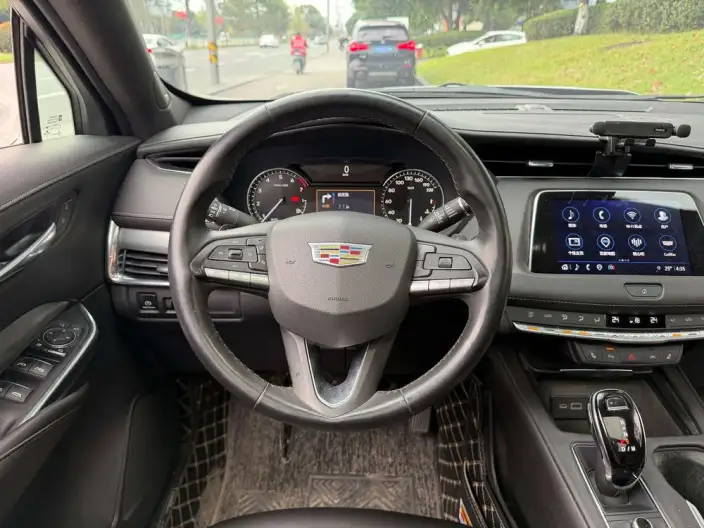 Cadillac XT4 2023 Model 28T 2WD Luxury Model – фото 8