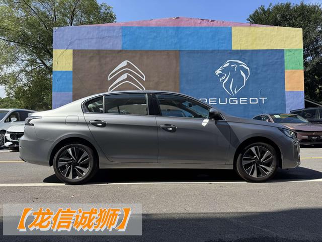 Peugeot 408 2022 1.6T Light Chaser 2022 1.6T Dream Edition – фото 4