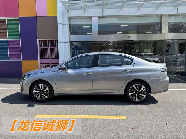 Peugeot 408 2022 1.6T Light Chaser 2022 1.6T Dream Edition – фото 7