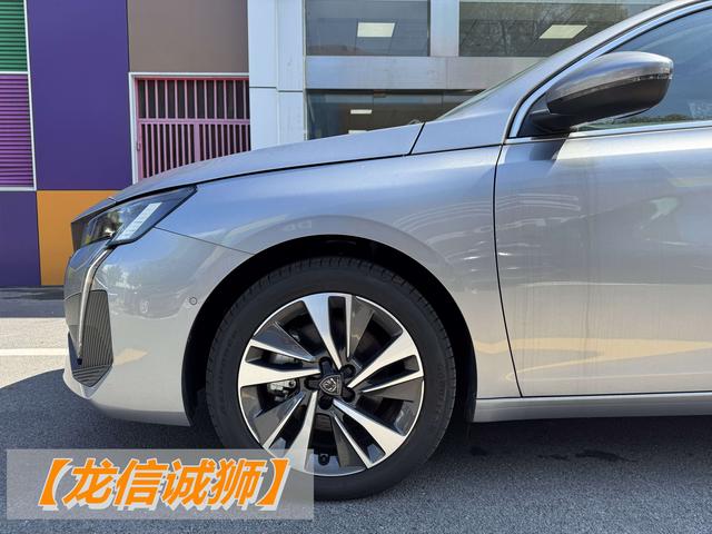 Peugeot 408 2022 1.6T Light Chaser 2022 1.6T Dream Edition – фото 8
