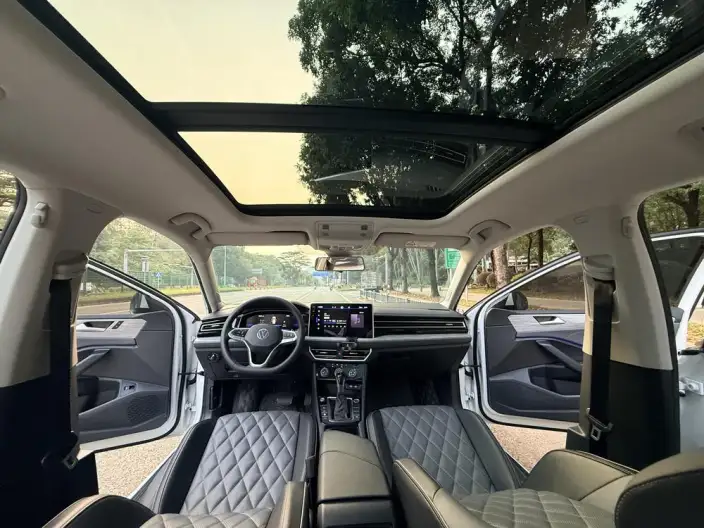 Volkswagen Sagitar 2023 Model 300TSI DSG Beyond Edition – фото 10