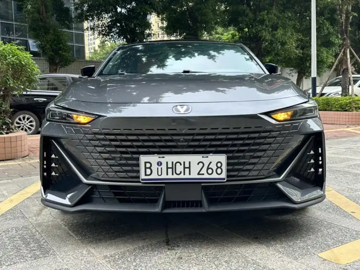 Changan UNI-V 2023 Model 1.5T Noble Model – фото 2