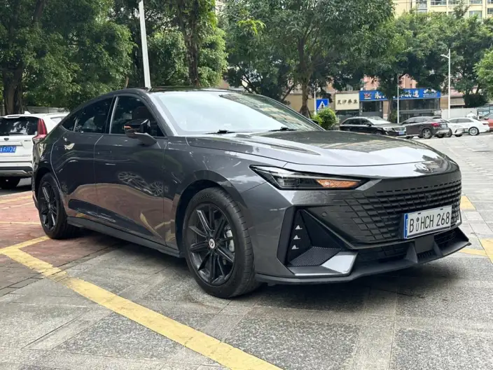 Changan UNI-V 2023 Model 1.5T Noble Model – фото 3