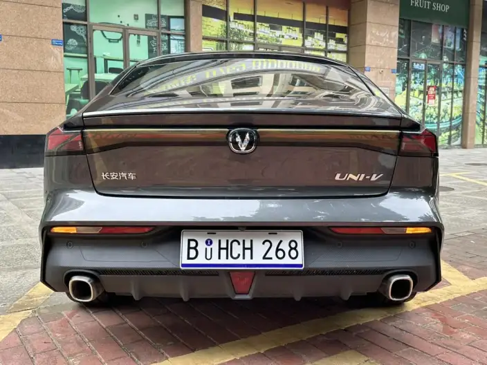 Changan UNI-V 2023 Model 1.5T Noble Model – фото 6