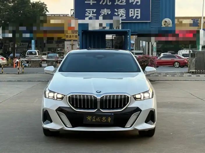 BMW 5 Series 2025 Model 530Li Leading Model M Sports Set – фото 2