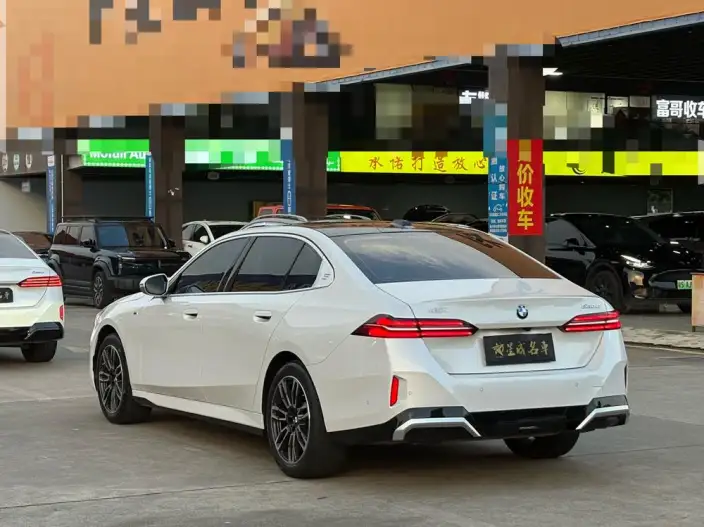 BMW 5 Series 2025 Model 530Li Leading Model M Sports Set – фото 4