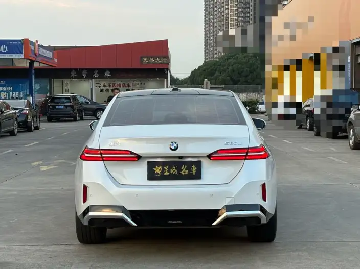BMW 5 Series 2025 Model 530Li Leading Model M Sports Set – фото 5