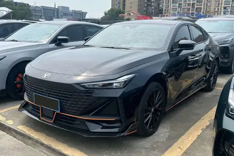Changan UNI-V 2023 Model 1.5T Sports Edition – фото 1