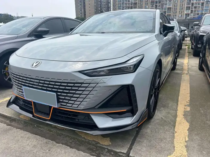 Changan UNI-V 2023 Model 1.5T Sports Edition – фото 1