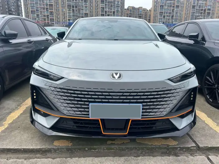 Changan UNI-V 2023 Model 1.5T Sports Edition – фото 2
