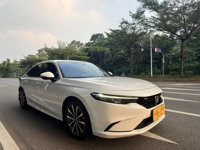 Model Ge 2023 Model 240TURBO CVT Deluxe Edition – фото 3