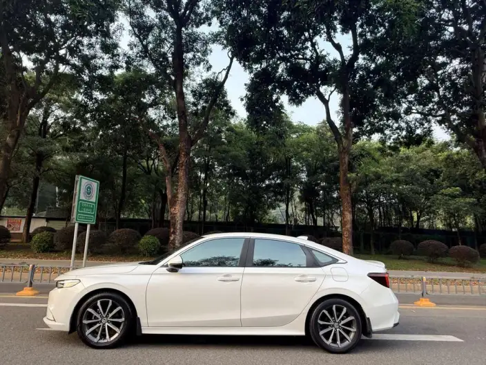 Model Ge 2023 Model 240TURBO CVT Deluxe Edition – фото 4
