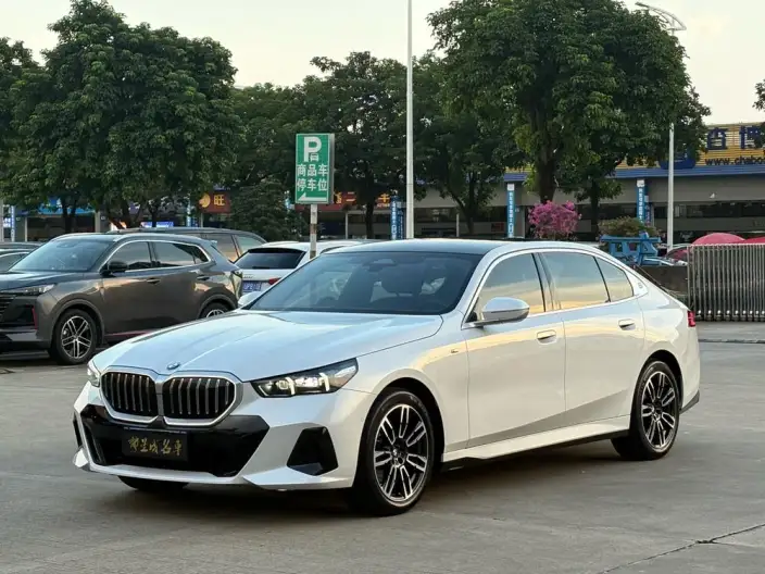BMW 5 Series 2025 Model Facelift 525Li M Sports Set – фото 1