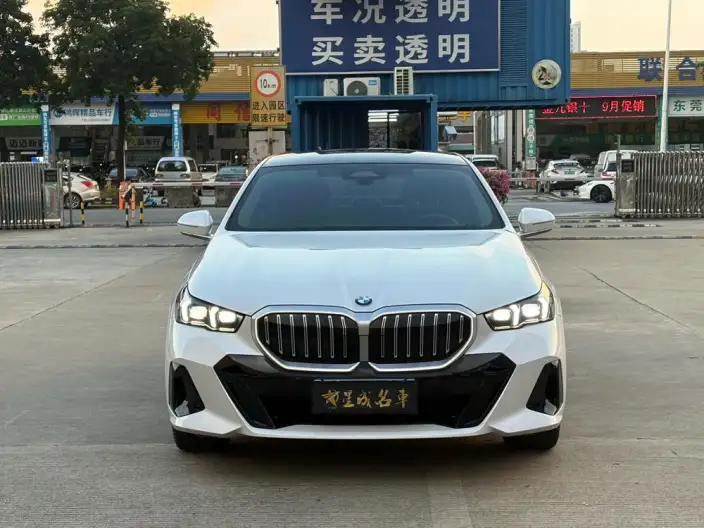BMW 5 Series 2025 Model Facelift 525Li M Sports Set – фото 2