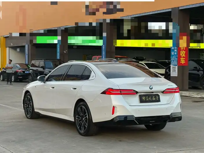 BMW 5 Series 2025 Model Facelift 525Li M Sports Set – фото 4
