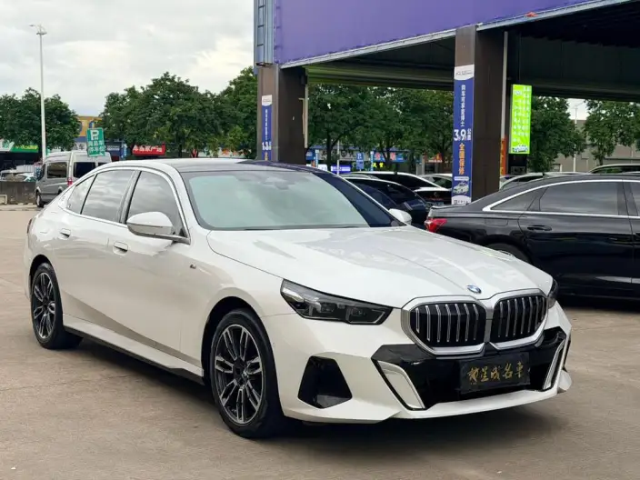 BMW 5 Series 2024 Model 525Li M Sports Set – фото 3