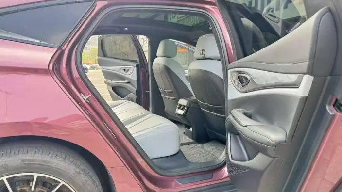 BYD Seal DM 2023 Model DM-i 1.5L 121KM Elite Model – фото 9