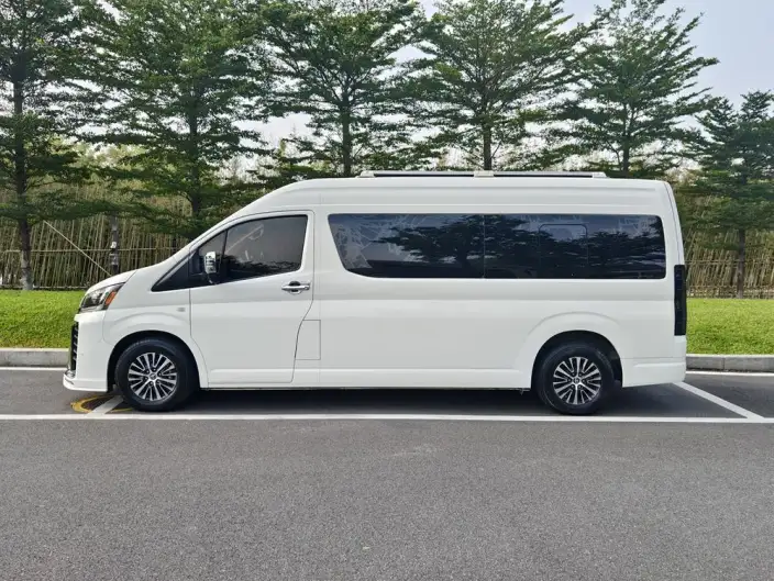 Hiace 2022 Model 3.5L Automatic Rear Drive 7 seat Parallel Imported – фото 3