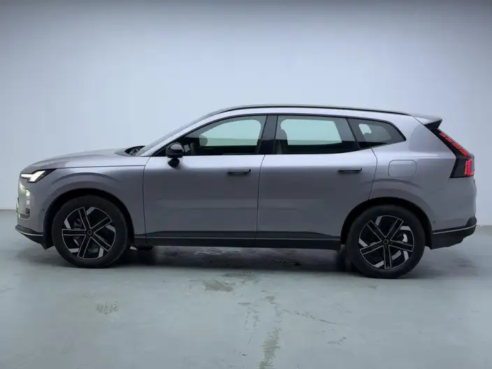 Volvo XC70 2026 Model 2WD Long Battery Life Pro Core