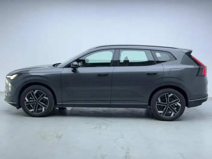 Volvo XC70 2026 Model 2WD Long Battery Life Pro Core