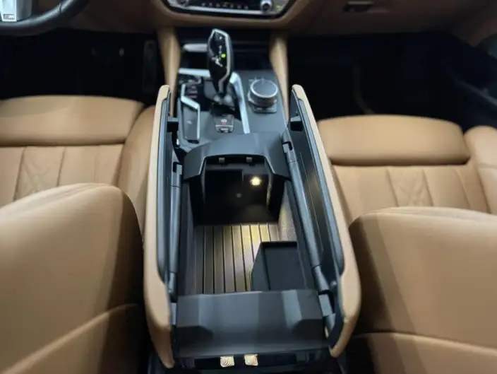 BMW 5 Series Imported 2022 Model Facelift 530i M Sports Set – фото 9