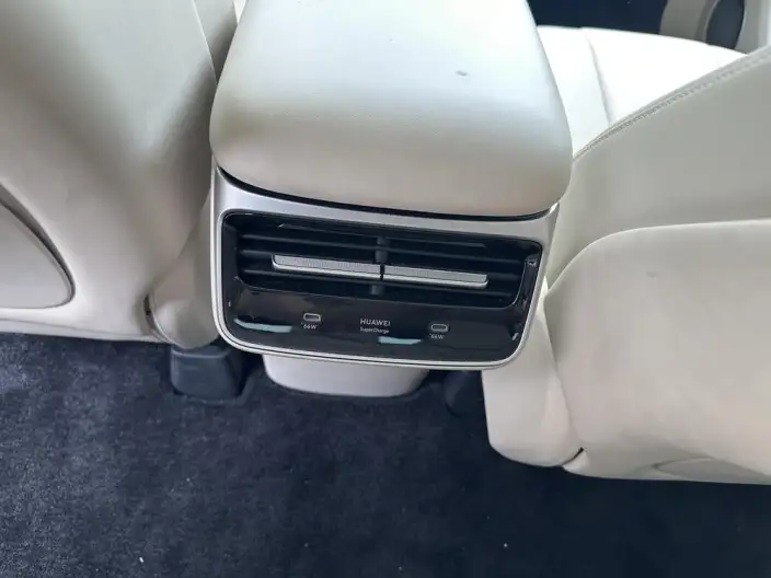 Luxeed R7 2024 Model EV 82kWh Pro Rear Drive Edition – фото 8