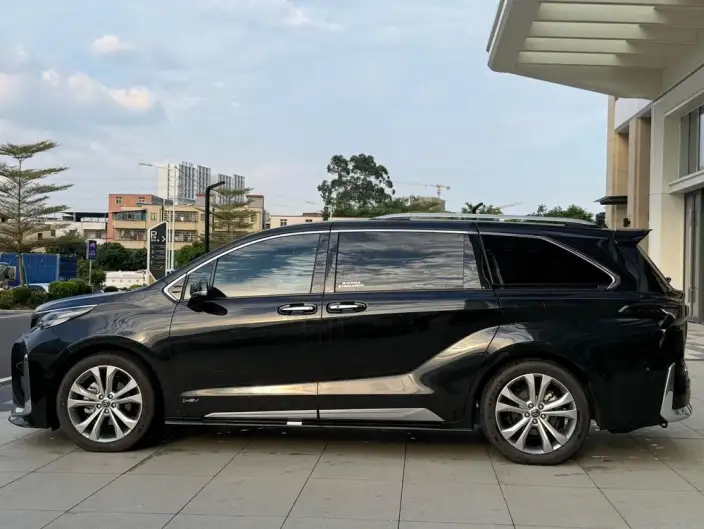 Toyota Sienna 2024 Model Hybrid 2.5L Platinum edition – фото 4