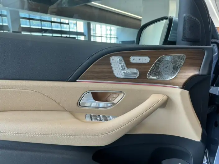 Mercedes-Benz GLS 2025 Model GLS 450 4MATIC Luxury Model – фото 8