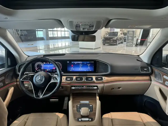 Mercedes-Benz GLS 2025 Model GLS 450 4MATIC Luxury Model – фото 9