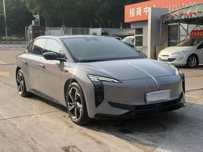 HONGQI EH7 2024 Model 760 Pro+ 4WD Edition – фото 3