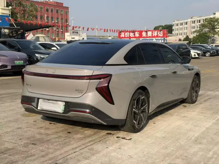 HONGQI EH7 2024 Model 760 Pro+ 4WD Edition – фото 7
