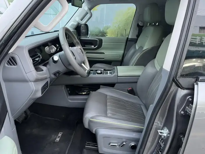 BAIC BJ40 2024 Model City Hunter Edition 2.0T Automatic 4WD Supreme Model – фото 6